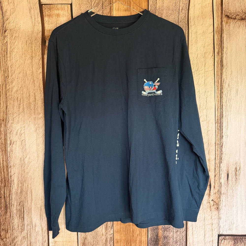 Vineyard Vines Long Sleeve‎ Tee Hockey Whale Casual Classic Preppy Medium NWT